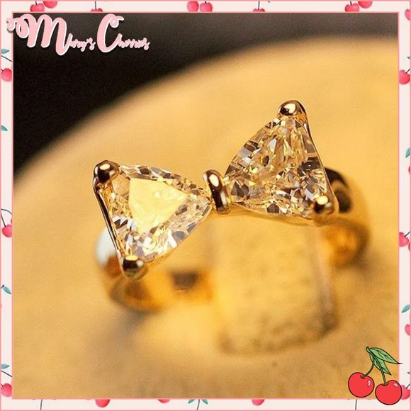 Boutique. Jewelry - 🍒 CZ Crystal Bow 🎀 Gold Ring